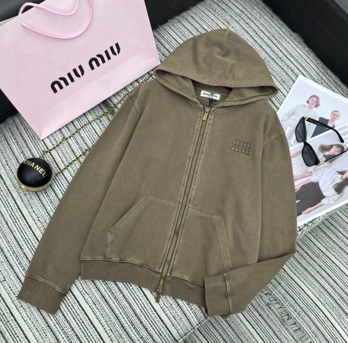 Sweat zip miu kaki