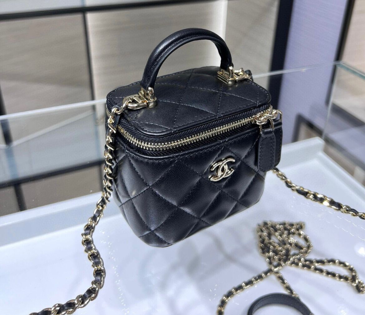 CC petit vanity noir finition doré