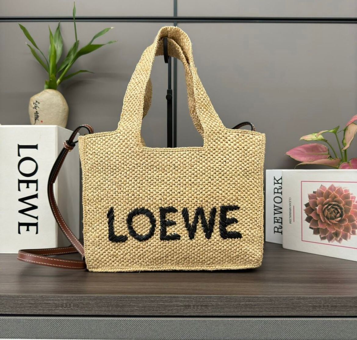 Mini LOEWFont Tote en raphia
