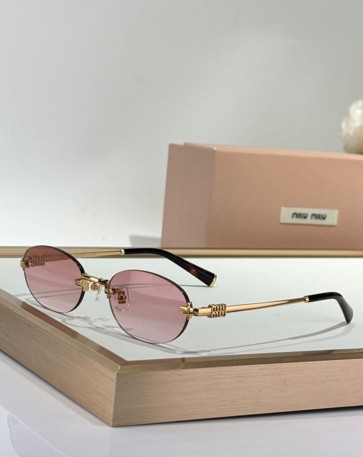 Lunette de soleil miu rose