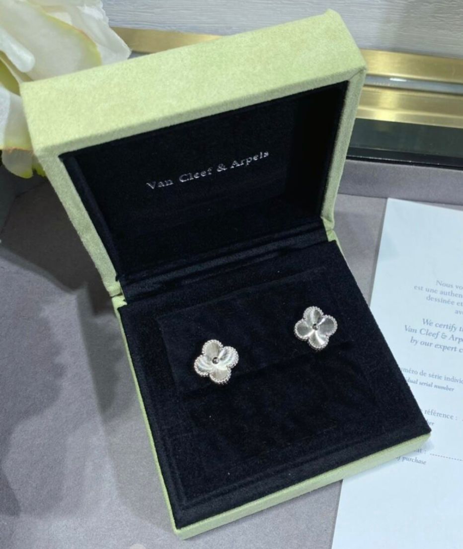 Boucles d’oreilles VC argenté